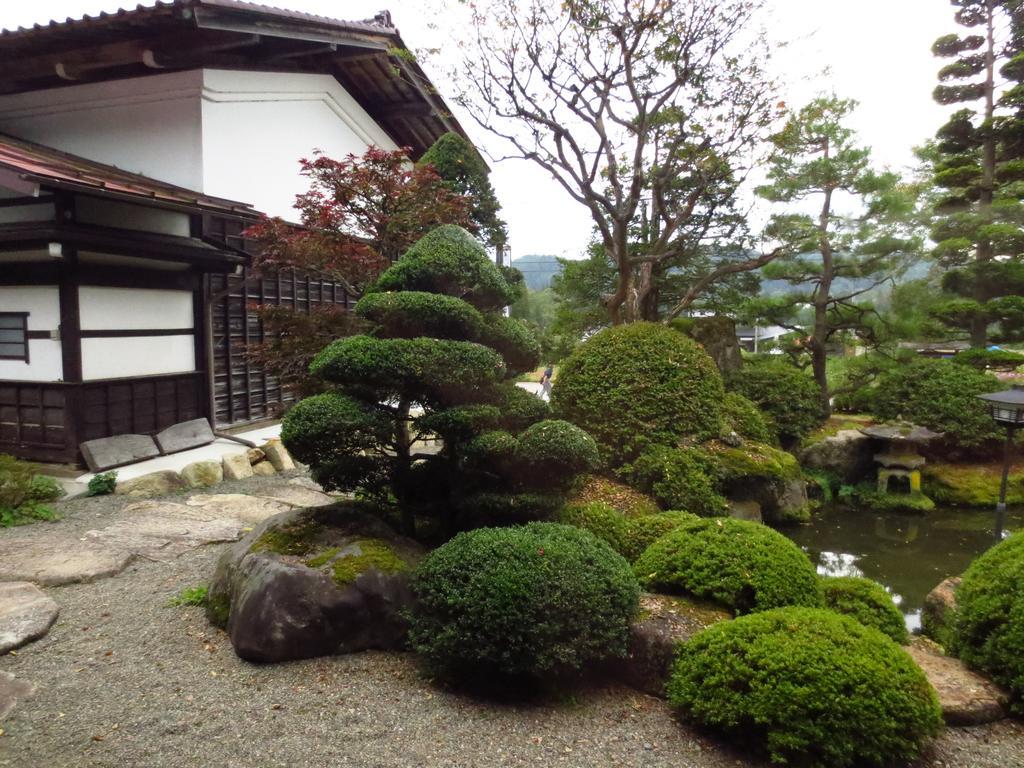 Shitanda Hotel Takayama  Bagian luar foto