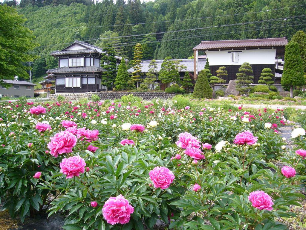 Shitanda Hotel Takayama  Bagian luar foto