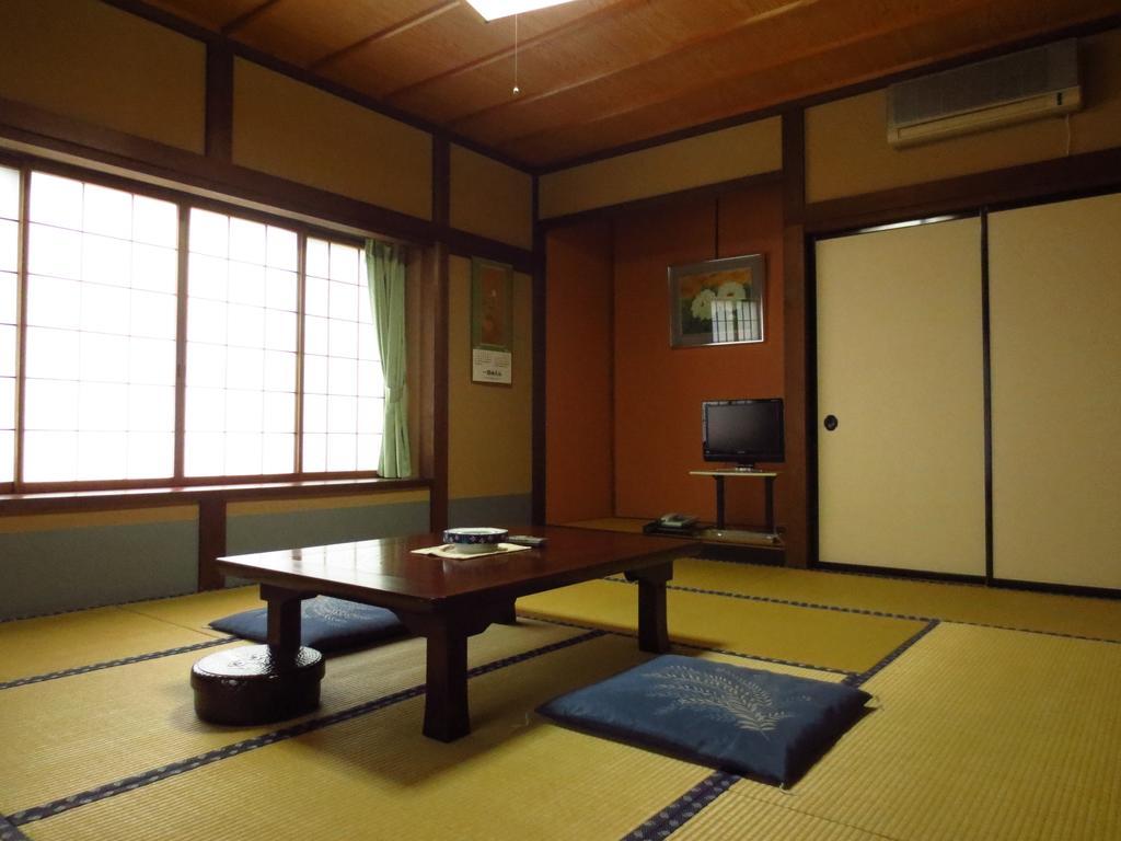 Shitanda Hotel Takayama  Ruang foto