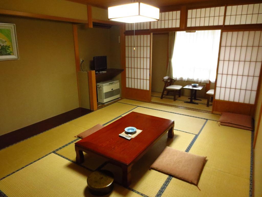 Shitanda Hotel Takayama  Ruang foto